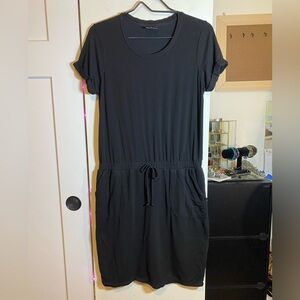 32° Black Tee Shirt Dress With Elastic Waist & Pockets Medium